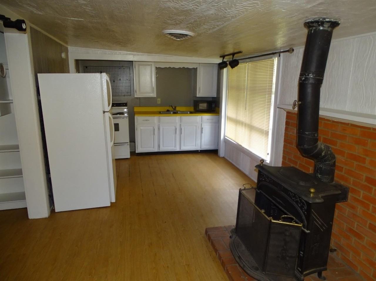 2820 25th St #B - Photo 2 of 7