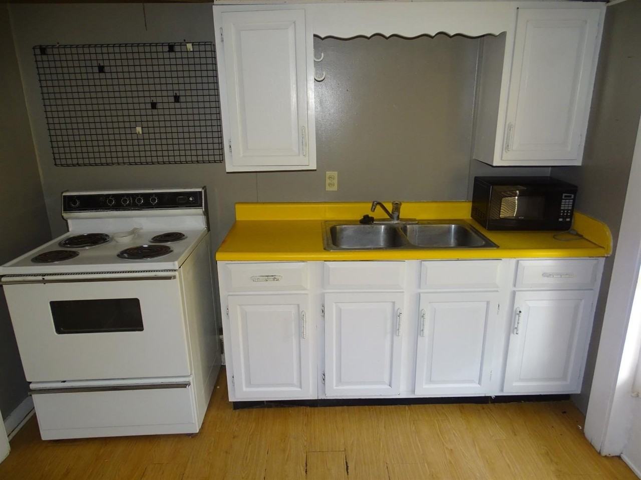 2820 25th St #B - Photo 4 of 7
