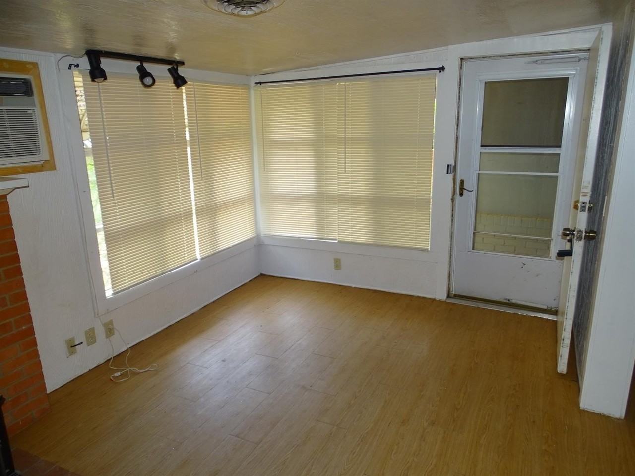 2820 25th St #B - Photo 5 of 7