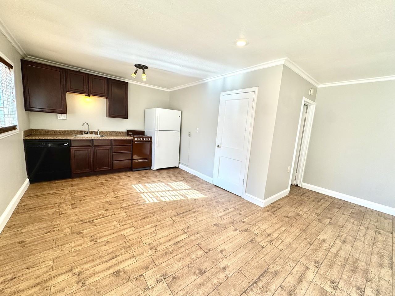 2702 23rd St #B - Photo 2 of 9