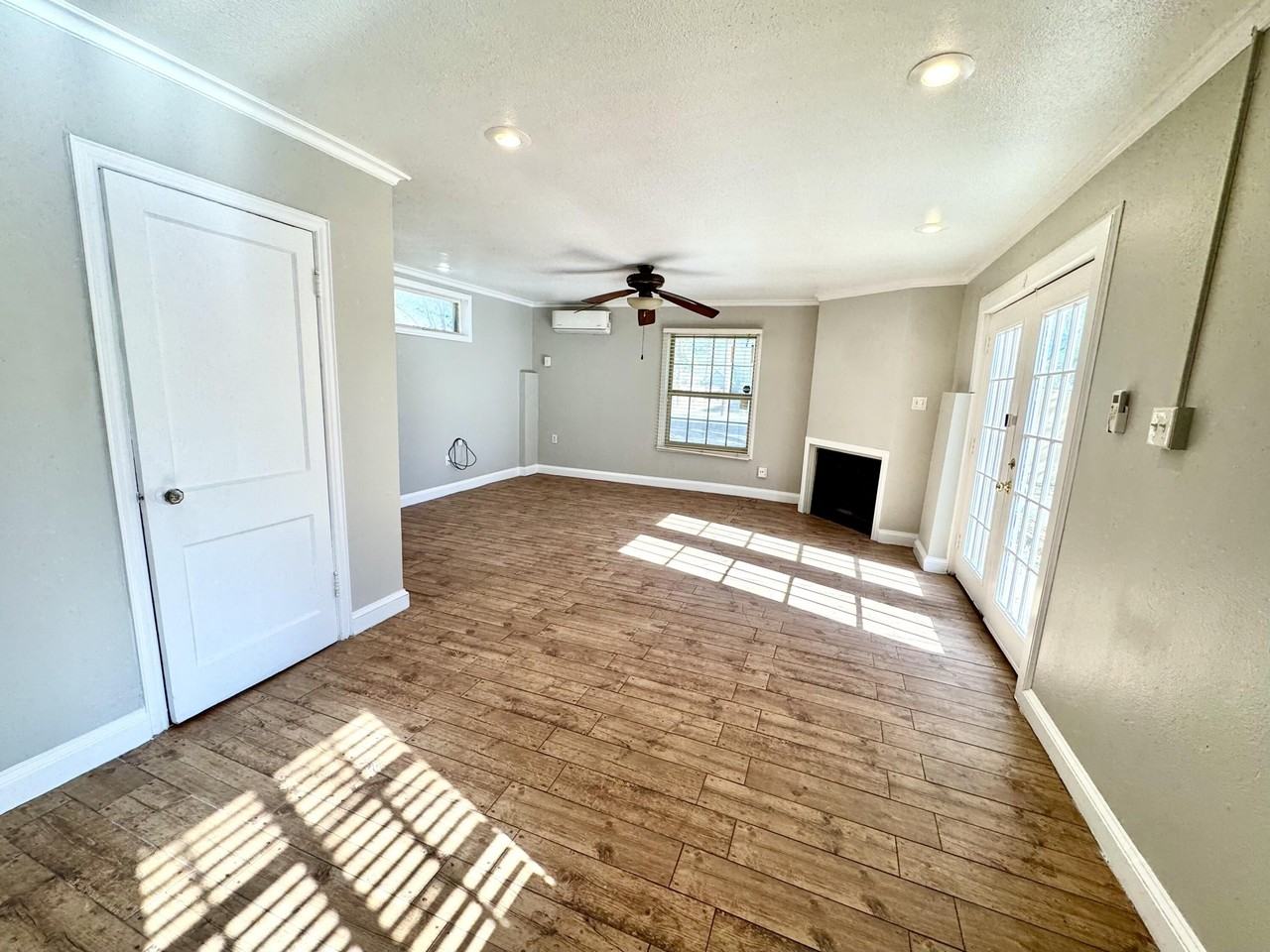2702 23rd St #B - Photo 3 of 9