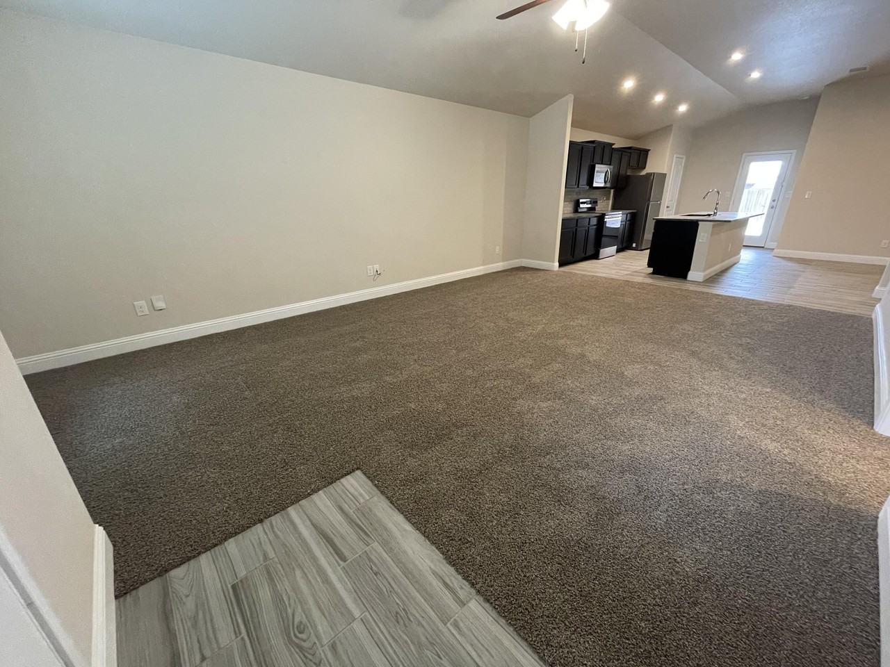 3719 Oakridge Ave - Photo 2 of 16