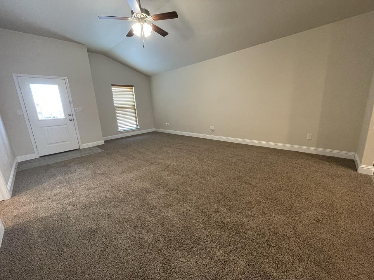 3719 Oakridge Ave - Photo 3 of 16