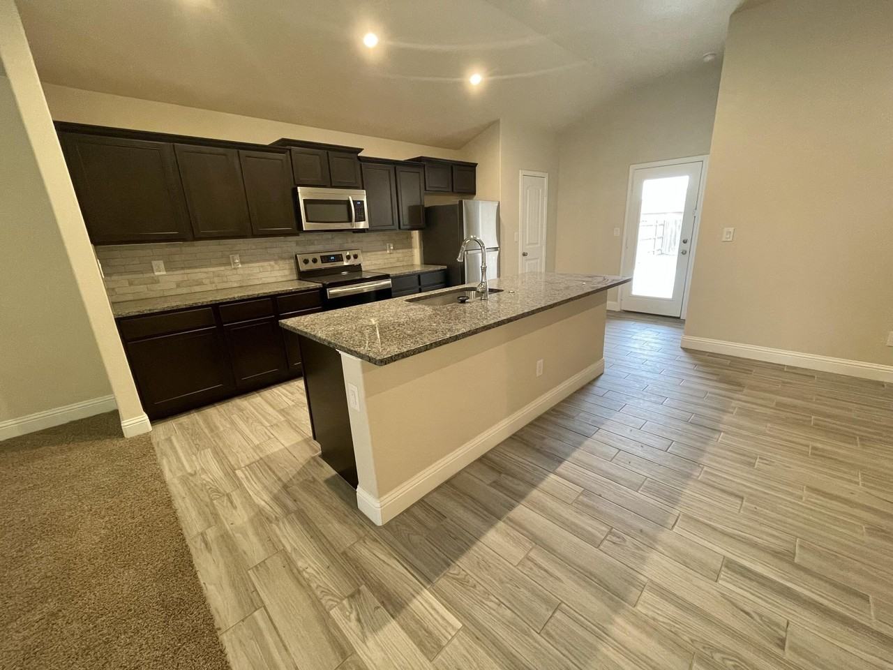 3719 Oakridge Ave - Photo 4 of 16
