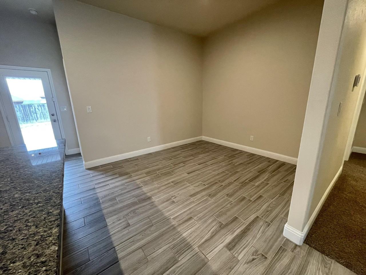 3719 Oakridge Ave - Photo 5 of 16