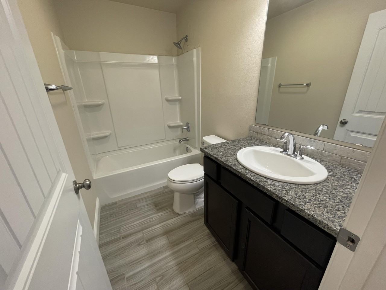 3719 Oakridge Ave - Photo 6 of 16