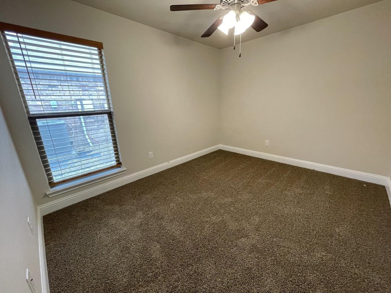 3719 Oakridge Ave - Photo 7 of 16