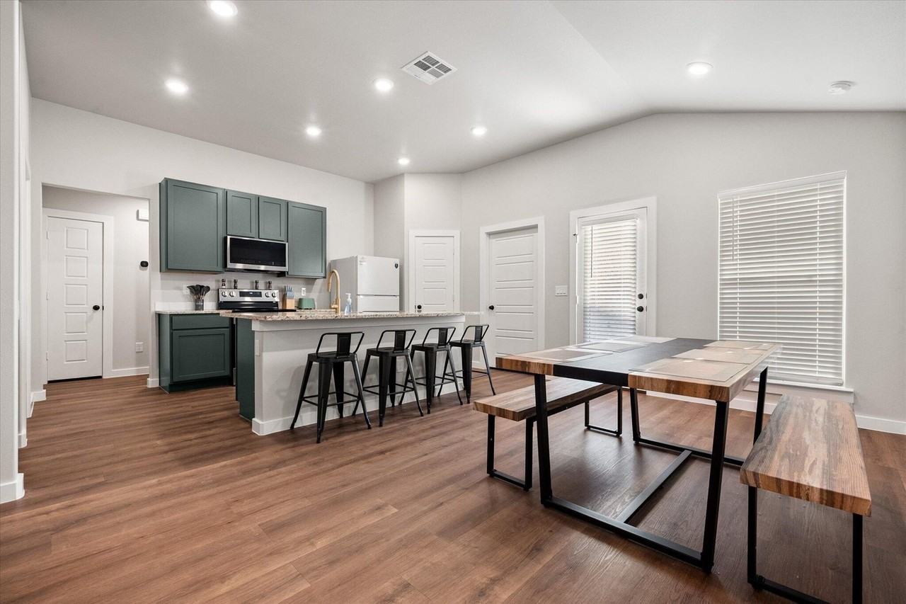 2166 Langford Ave - Photo 6 of 17