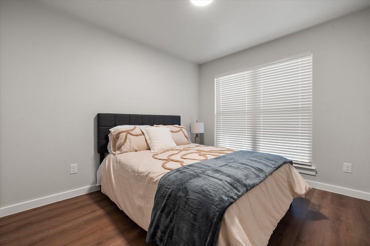 2166 Langford Ave - Photo 7 of 17