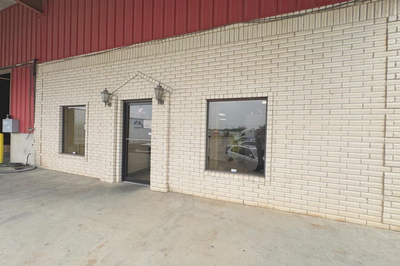 14208 Business Ave - Photo 3 of 37