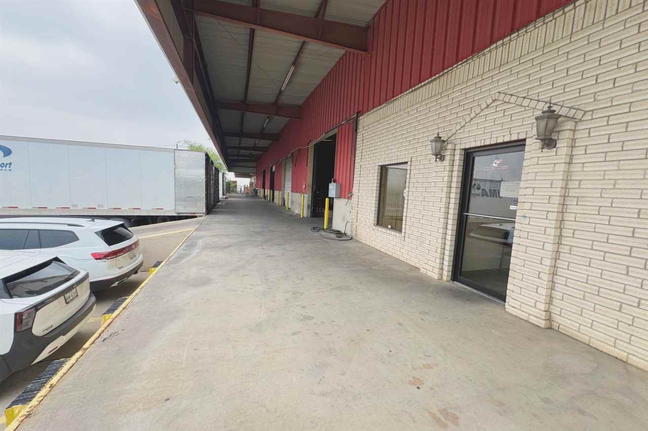 14208 Business Ave - Photo 5 of 37