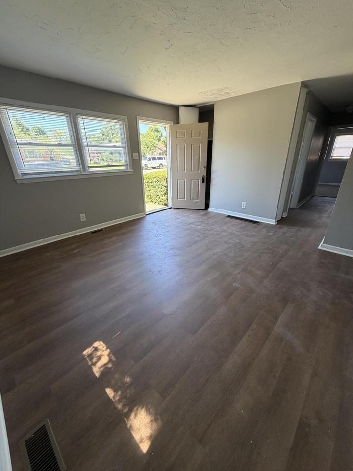 1861 Dunkirk Dr - Photo 3 of 14