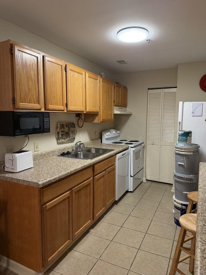 261 Simpson Ave #127 - Photo 7 of 23