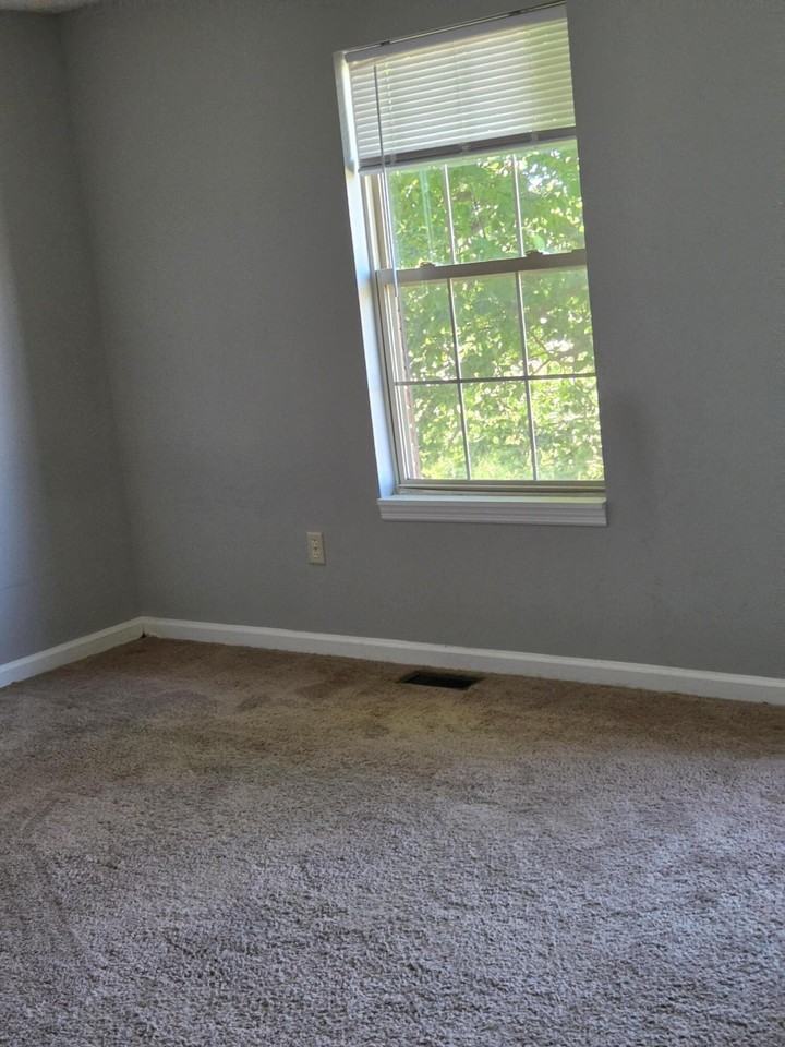 1118 Richmond Green Dr #2 - Photo 2 of 8