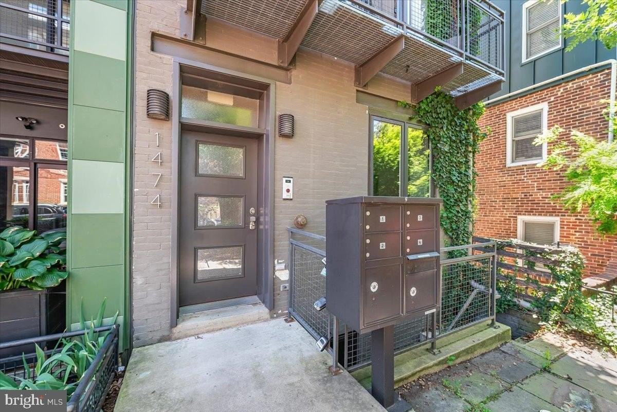 1474 Belmont St Nw - Photo 2 of 14