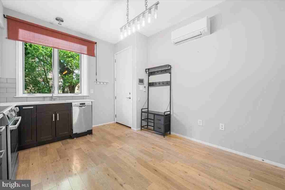 1474 Belmont St Nw - Photo 5 of 14