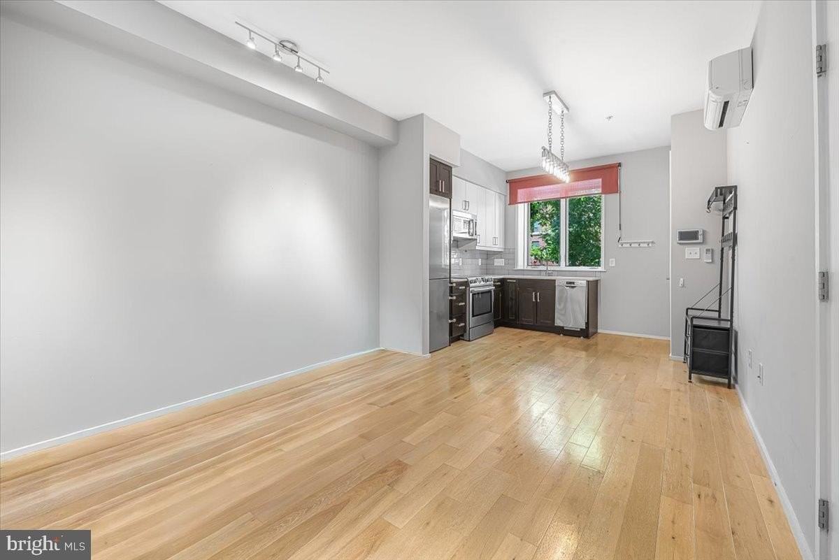 1474 Belmont St Nw - Photo 6 of 14