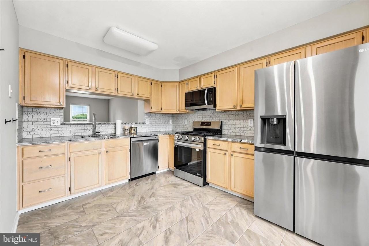 903 Glen Falls Ct - Photo 2 of 14