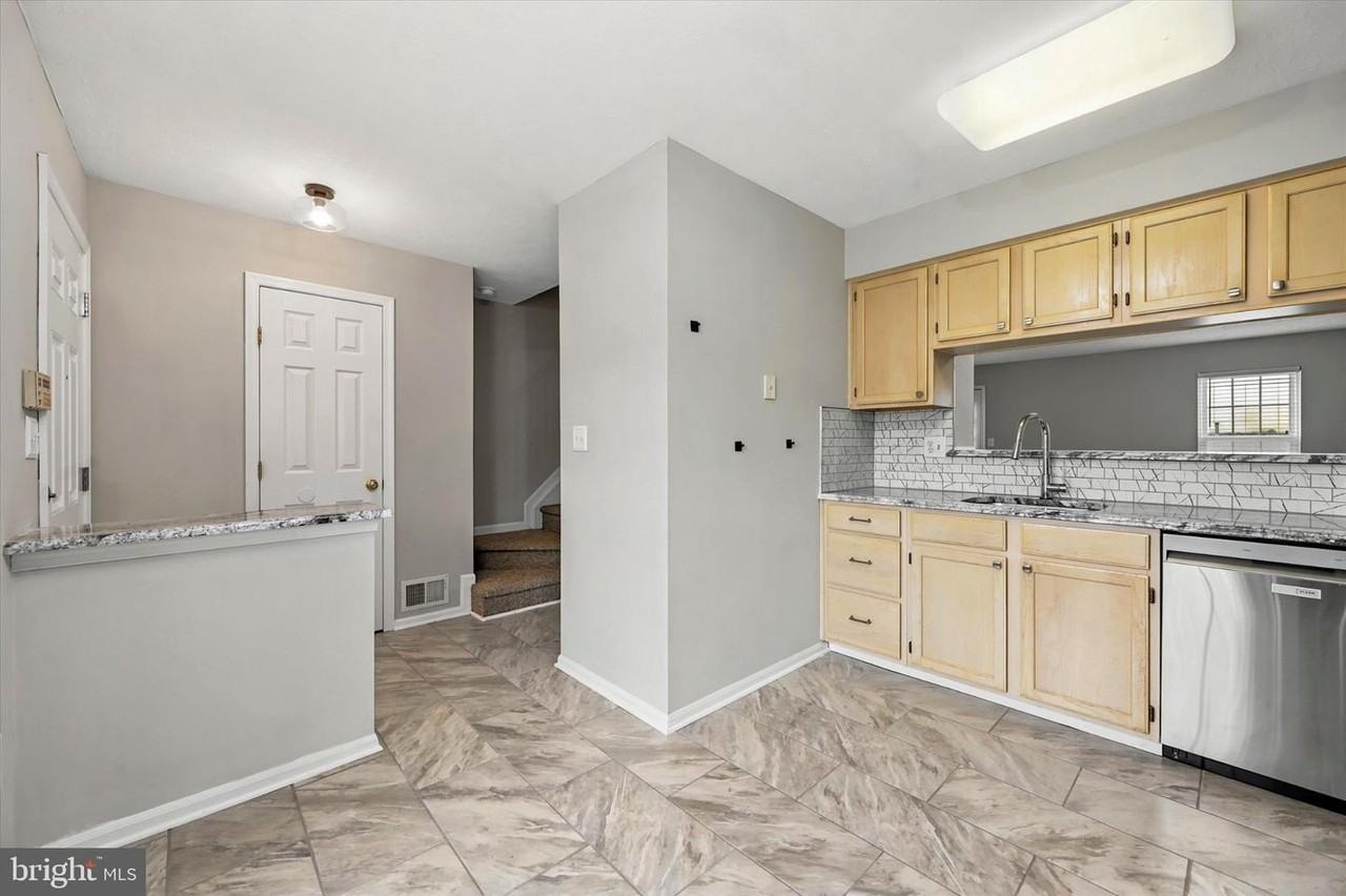 903 Glen Falls Ct - Photo 4 of 14