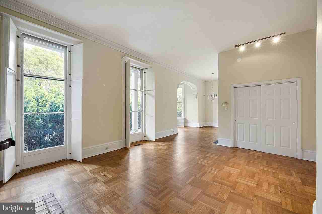 1401 Delaware Ave - Photo 4 of 14