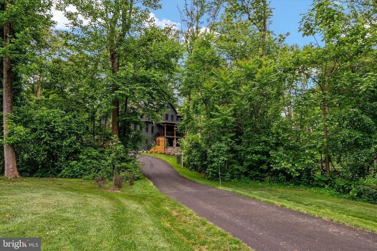3520 Castle Way - Photo 4 of 50
