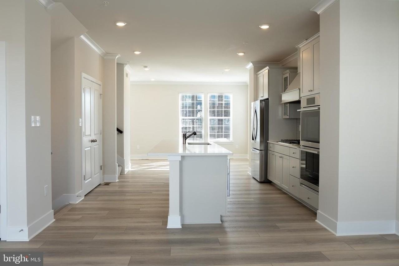 1807 SMITH ISLAND RD - Photo 3 of 28