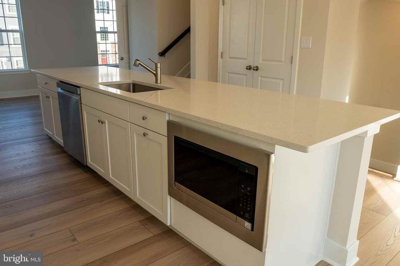 7606 River Reach Rd - Photo 4 of 41
