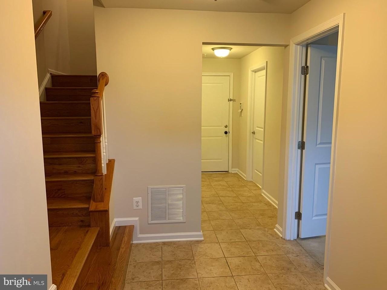 7449 Singers Way - Photo 6 of 34