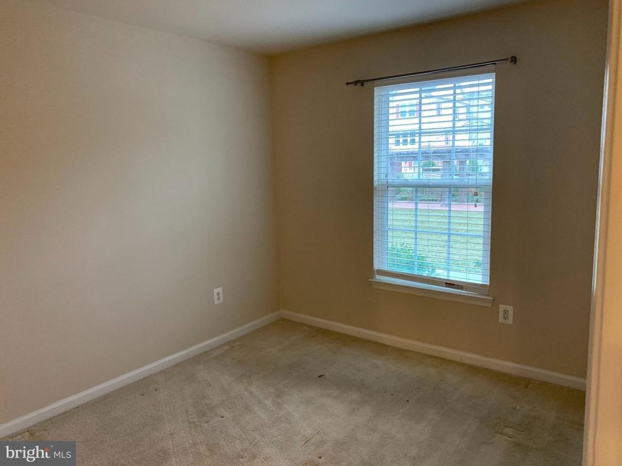 7449 Singers Way - Photo 7 of 34
