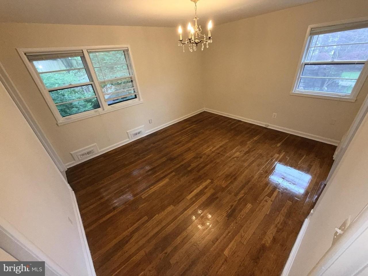 9412 Holland Ct - Photo 4 of 15