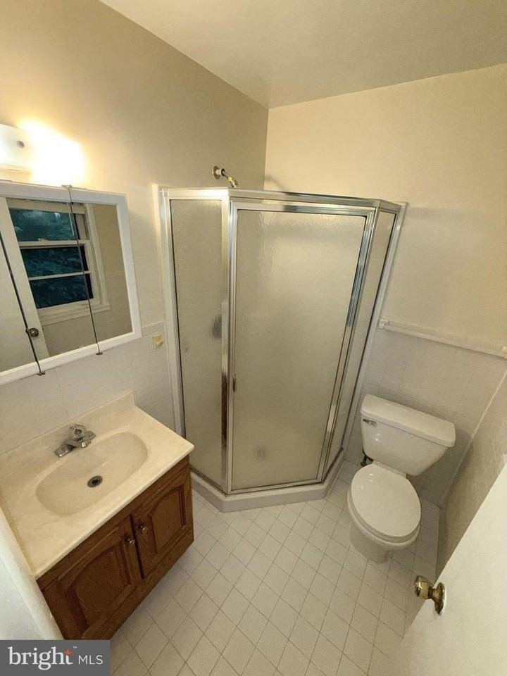 9412 Holland Ct - Photo 6 of 15