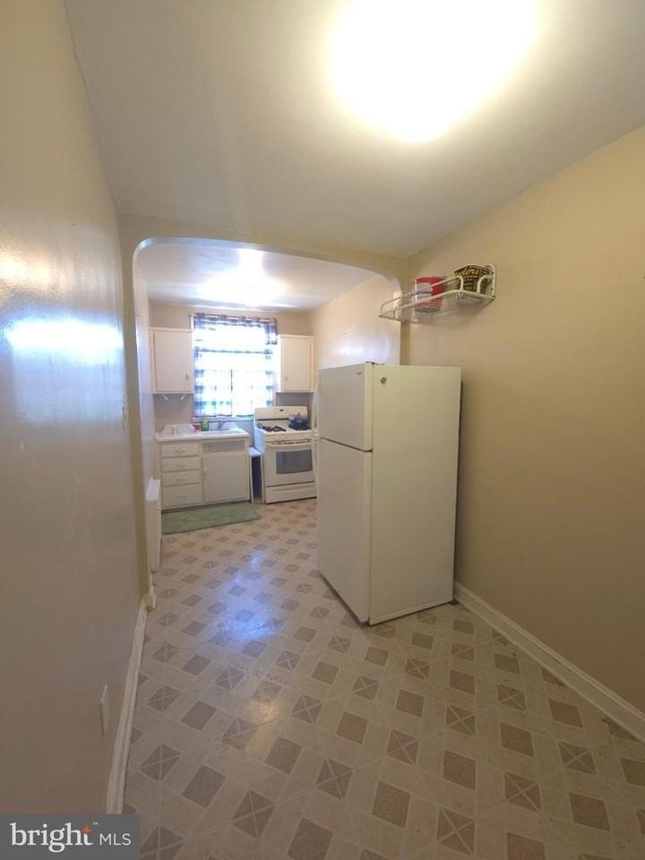 854 Windermere Ave - Photo 4 of 9