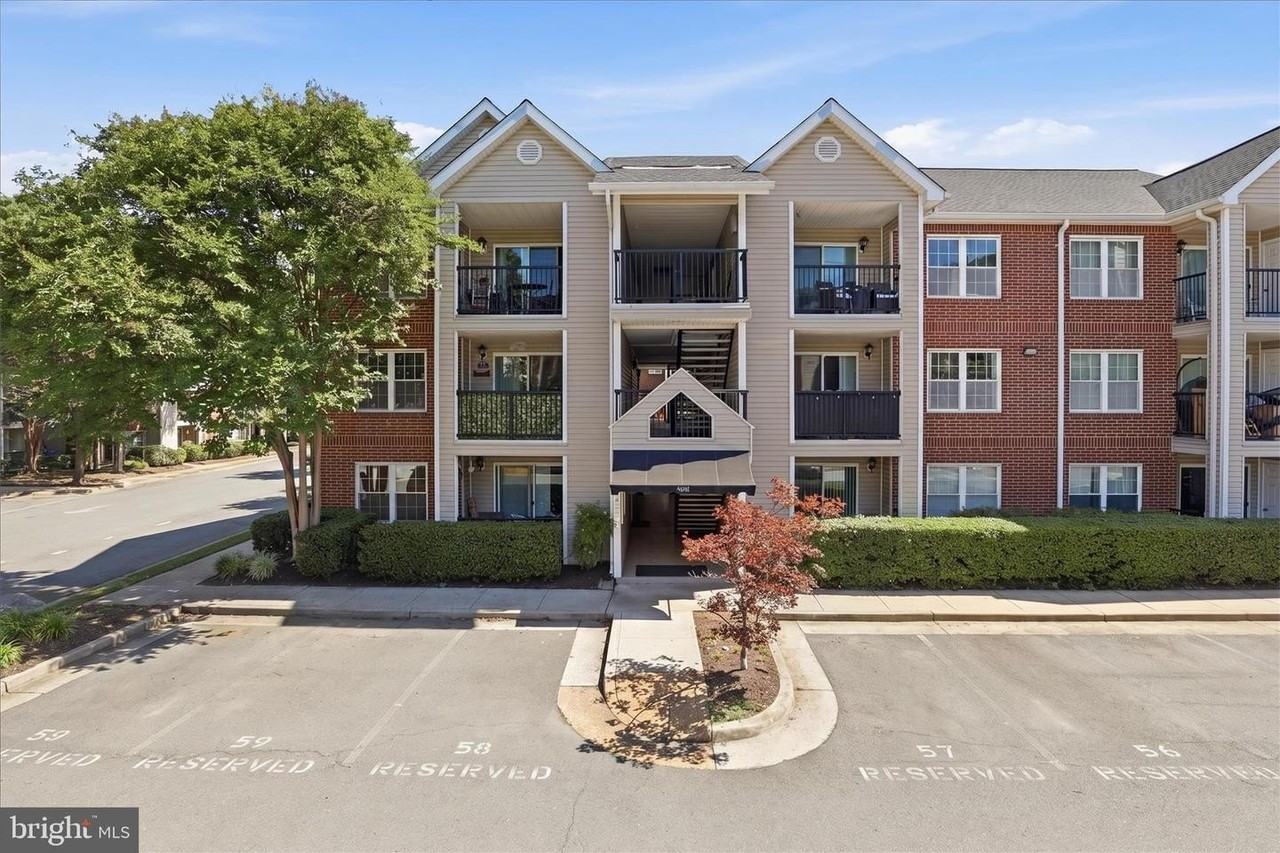 3306 Wyndham Cir