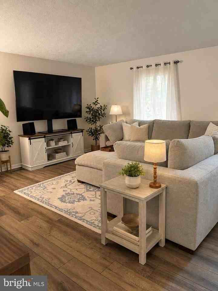 11013 Barton Hill Ct - Photo 2 of 9