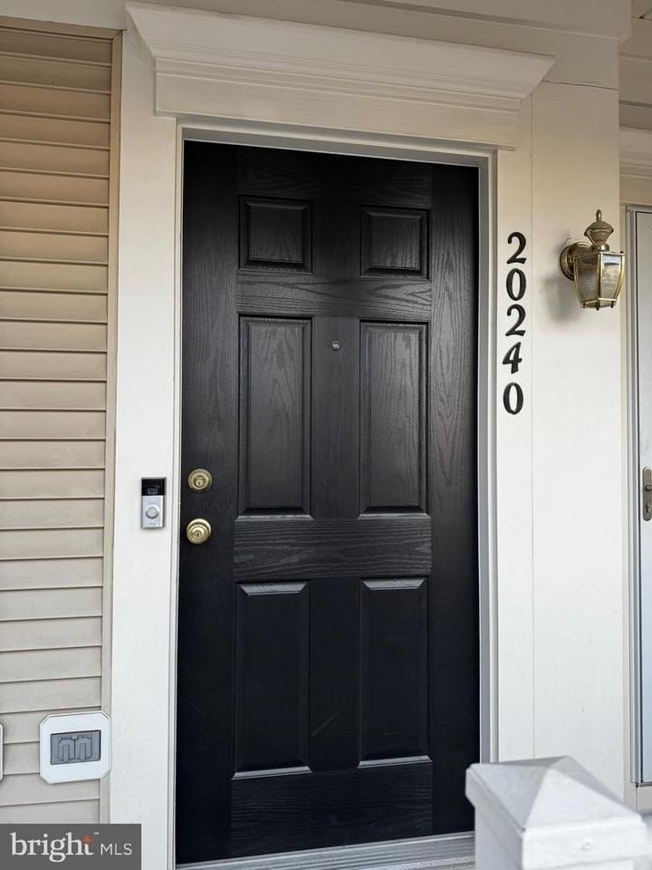 20240 Macglashan Ter - Photo 3 of 45