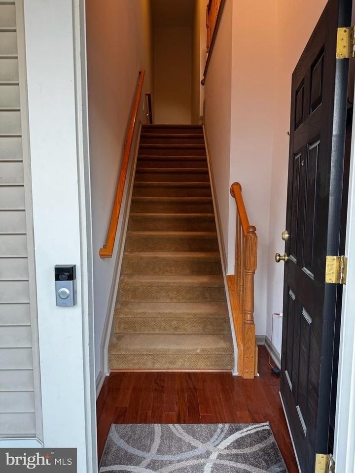 20240 Macglashan Ter - Photo 4 of 45