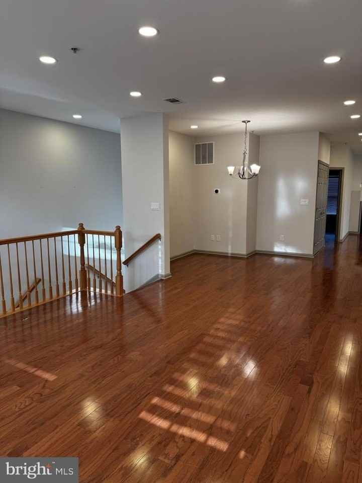 20240 Macglashan Ter - Photo 6 of 45