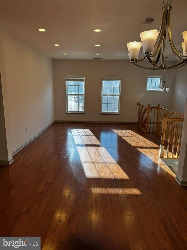 20240 Macglashan Ter - Photo 7 of 45