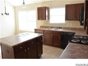 570 Chatsworth Dr - Photo 3 of 21