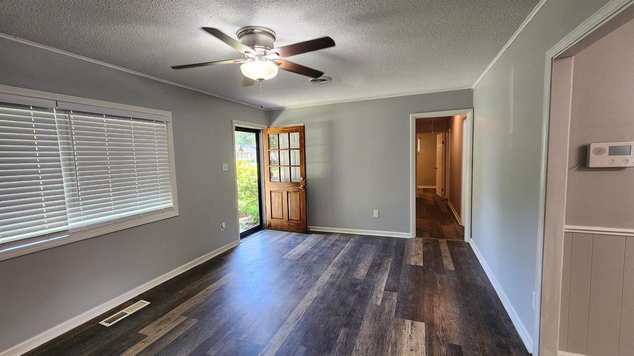 429 Mineral Rd - Photo 2 of 17