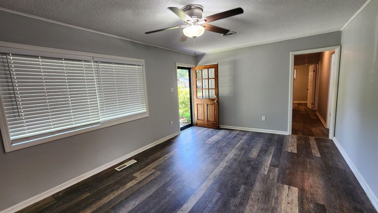 429 Mineral Rd - Photo 3 of 17