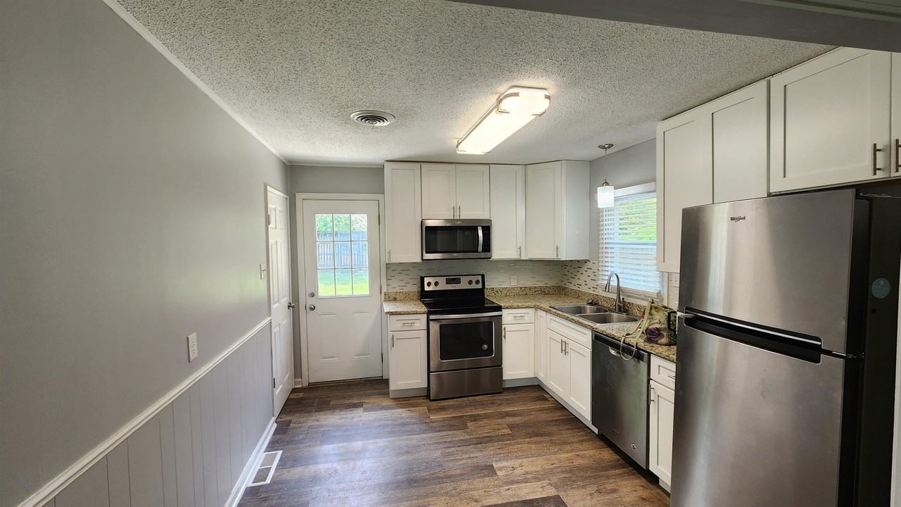 429 Mineral Rd - Photo 5 of 17