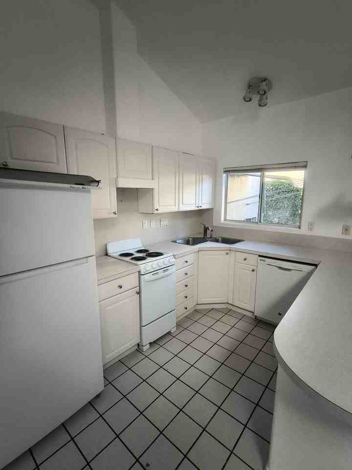 9015-17 Campo Road - 9015 B #9015B - Photo 5 of 12