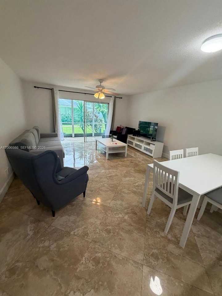 219 Ne 14th Ave #101 - Photo 3 of 38
