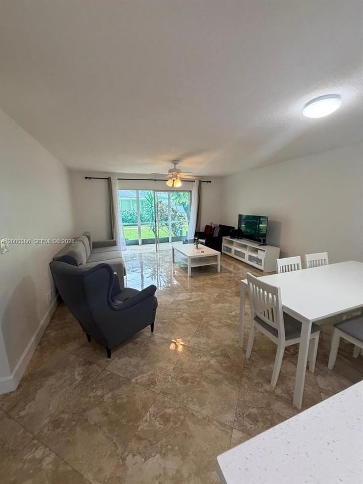 219 Ne 14th Ave #101 - Photo 4 of 38