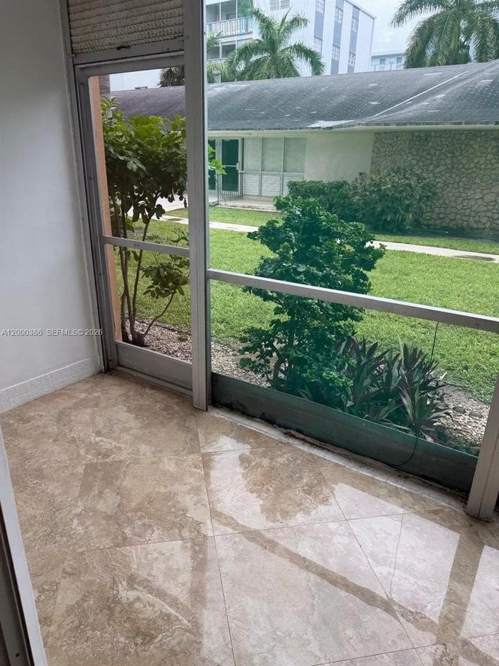 219 Ne 14th Ave #101 - Photo 6 of 38