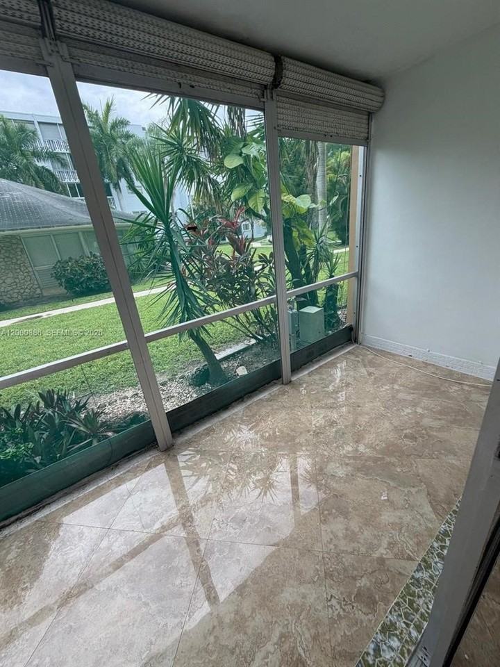 219 Ne 14th Ave #101 - Photo 7 of 38