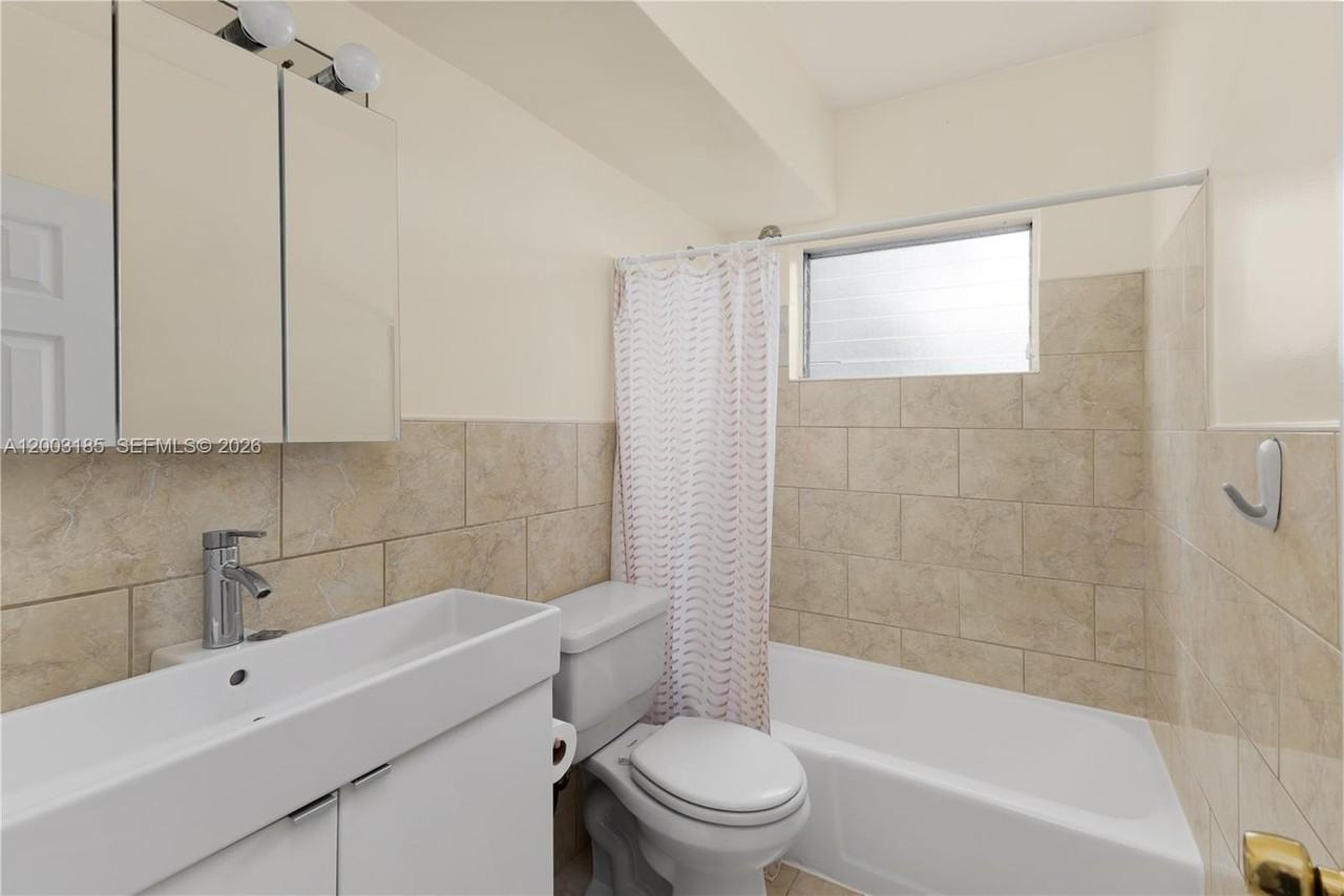 900 Euclid Ave #14 - Photo 6 of 18