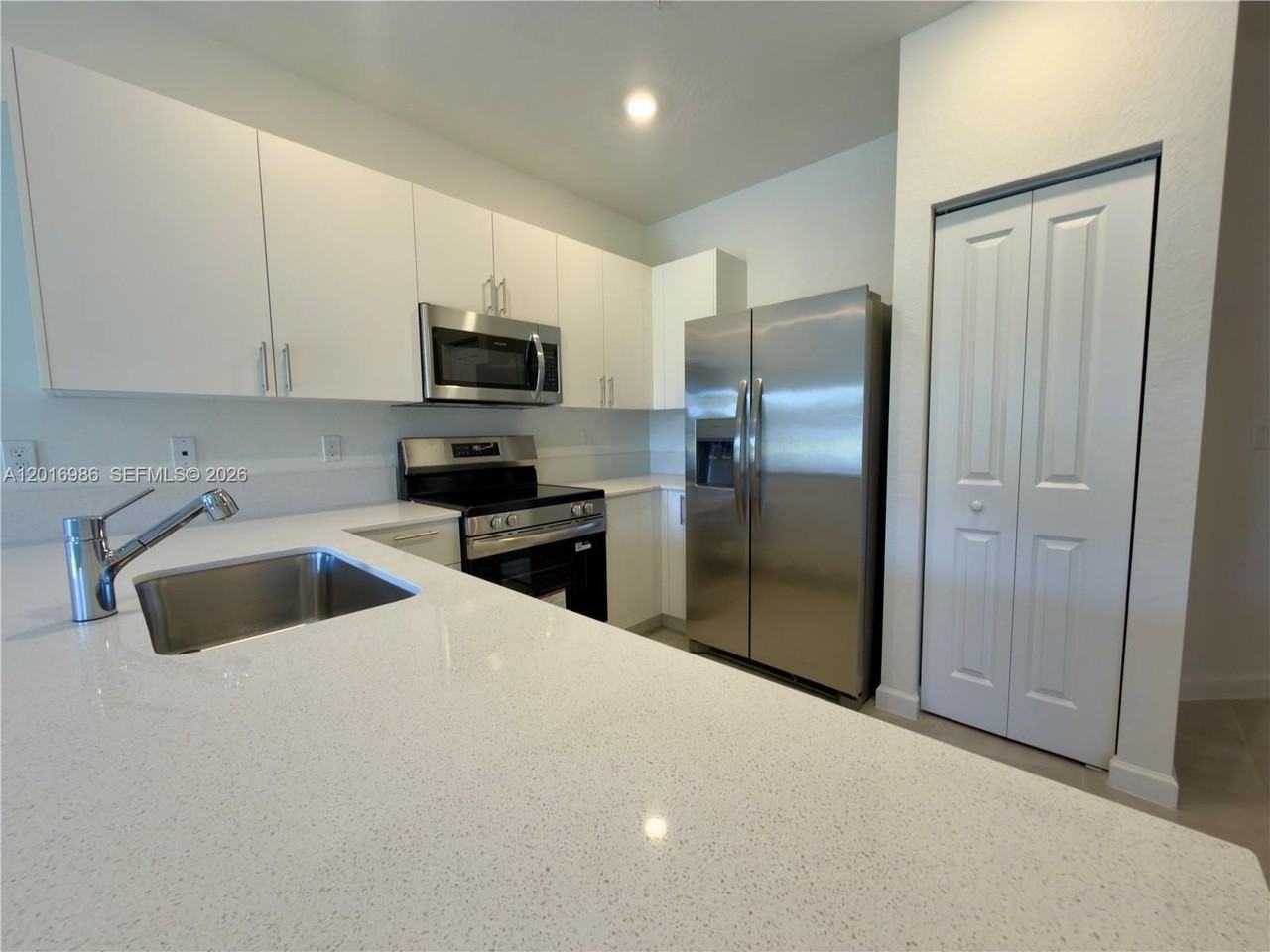 18426 Sw 2nd St - Photo 4 of 21