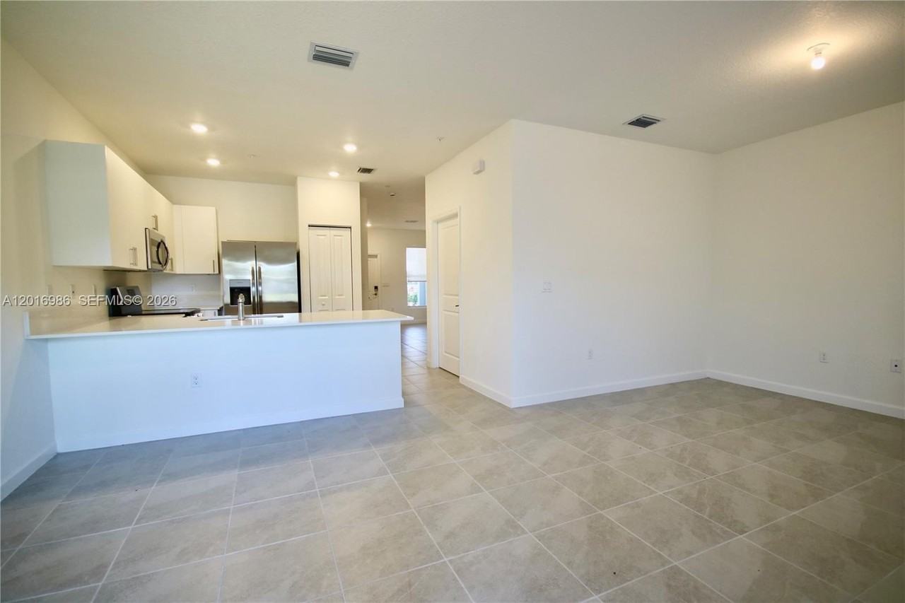 18426 Sw 2nd St - Photo 5 of 21